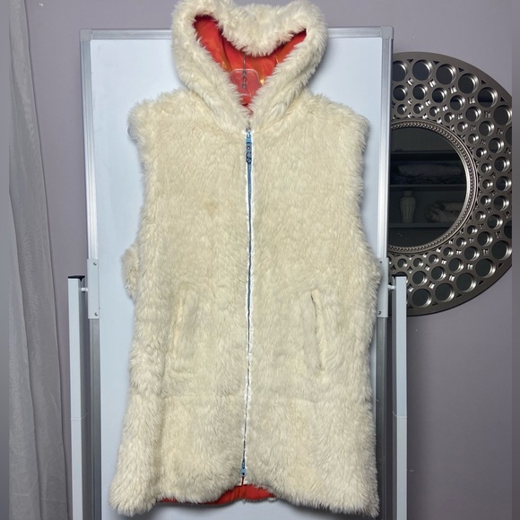 White Faux Fur Vest - Picture 6 of 9